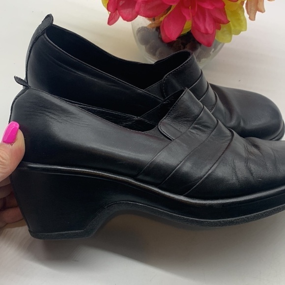 Dansko Black Leather Heeled Loafer Sz 8 /38. DAN0214A - Picture 4 of 12